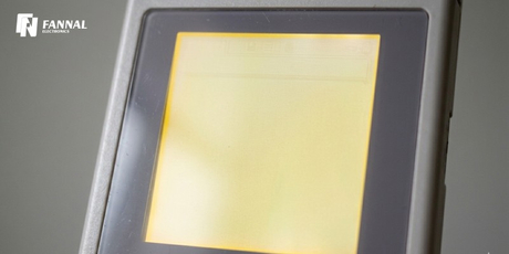 Decoloraci&oacute;n y coloraci&oacute;n amarillenta de la pantalla LCD.jpg