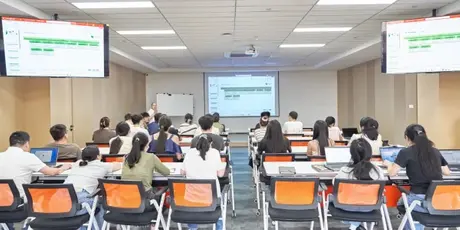 internal training - From Product Knowledge to Better Project Decisions.webp